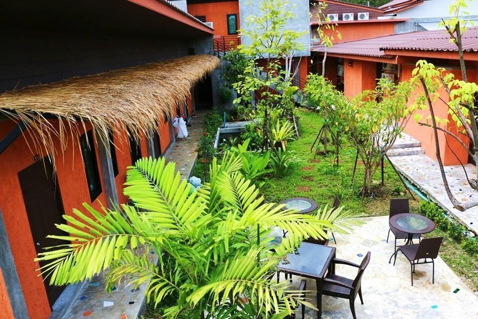 2 Hotel