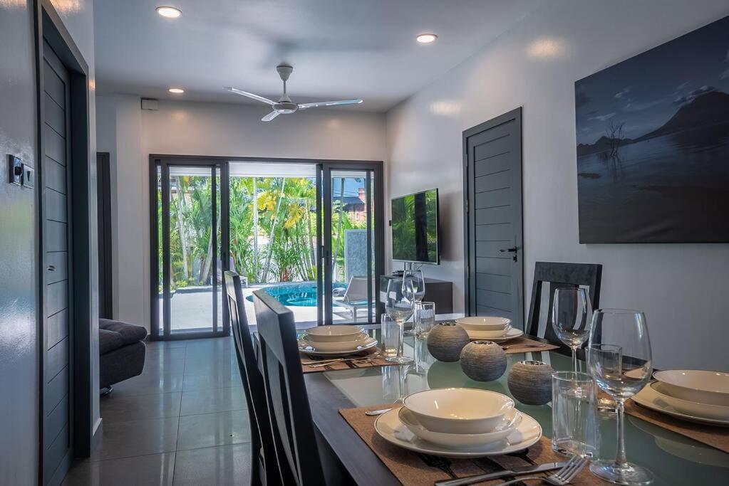 Amazing Pool Villa, 2 Bedrooms Nai Harn Villa *