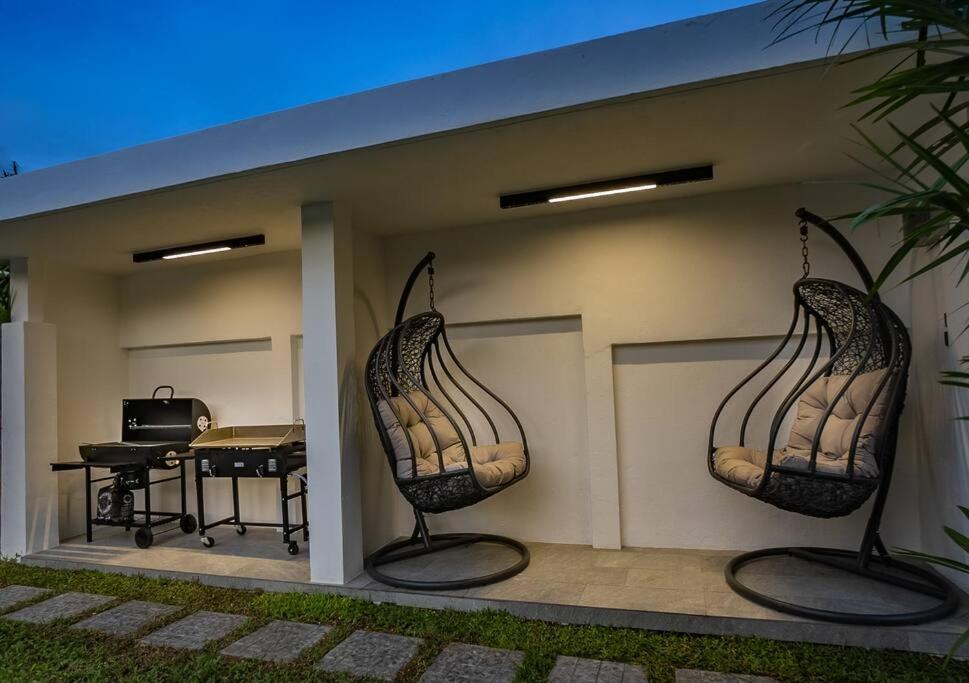 Amazing Pool Villa, 2 Bedrooms Nai Harn Villa