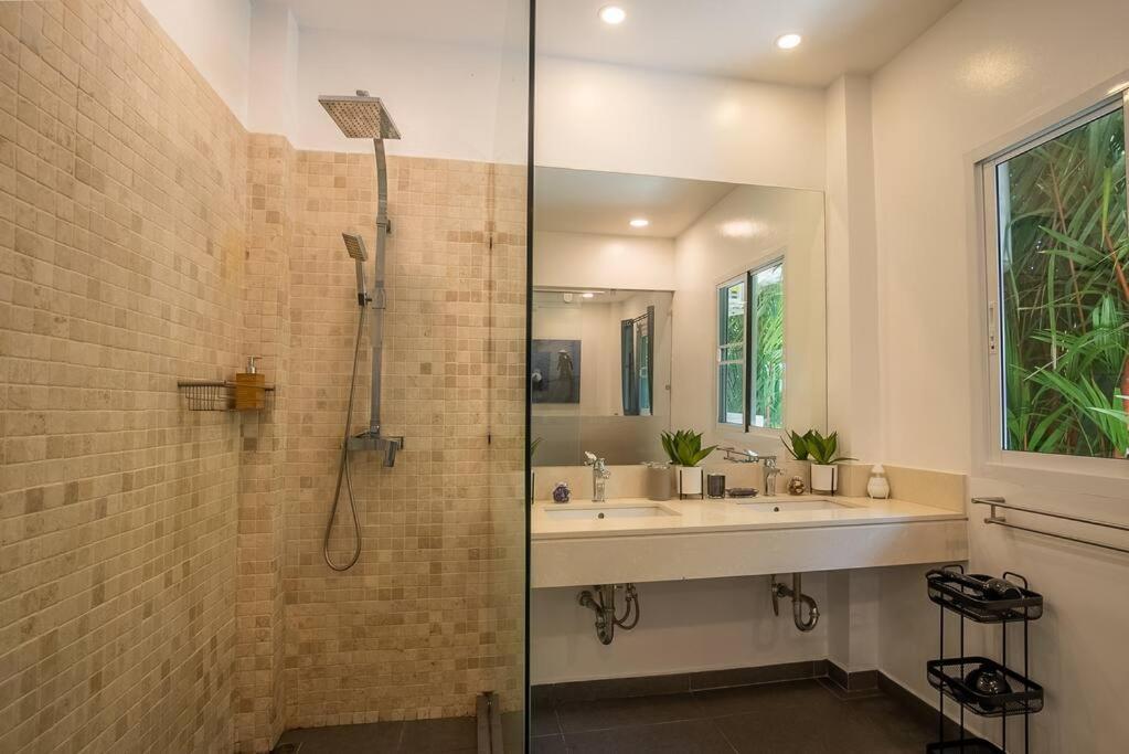 Amazing Pool Villa, 2 Bedrooms Nai Harn Rawai