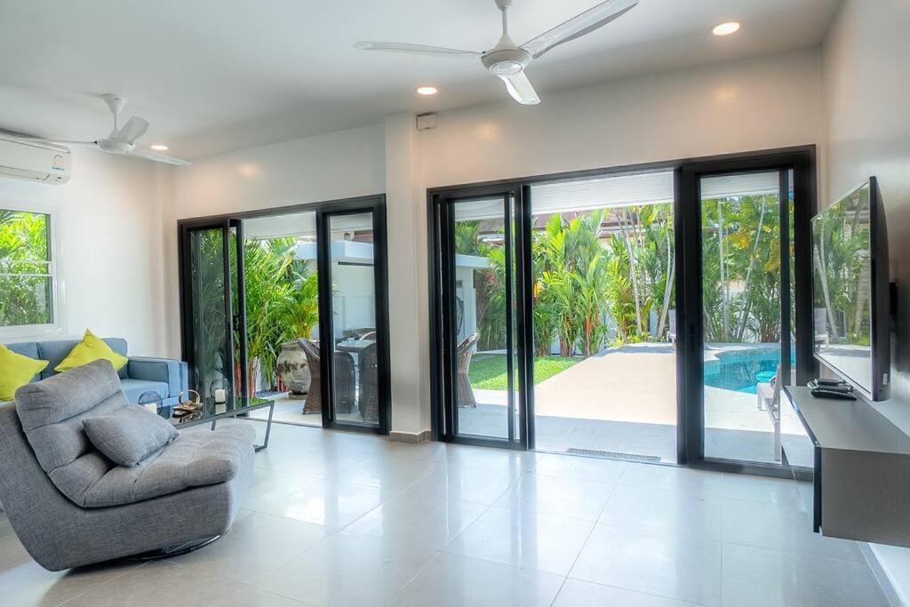 Amazing Pool Villa, 2 Bedrooms Nai Harn