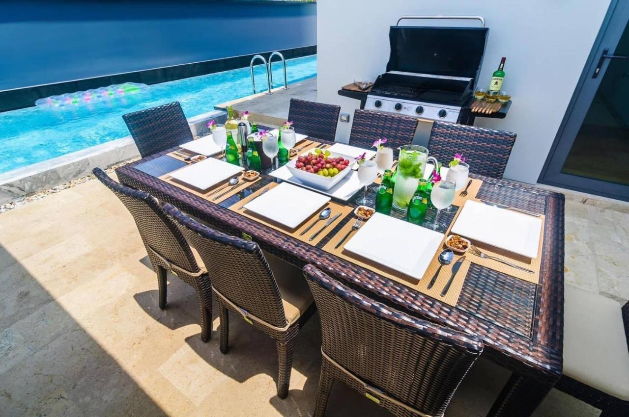 Eva X Goldstar Villa