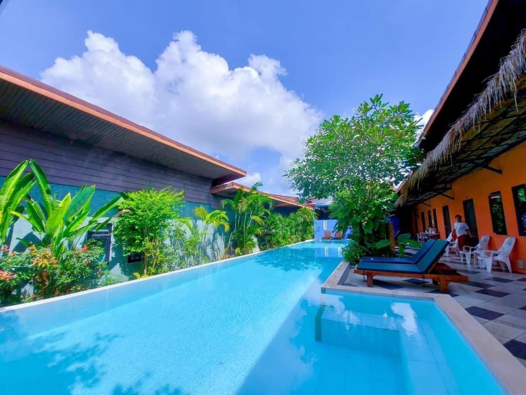 2 Hotel