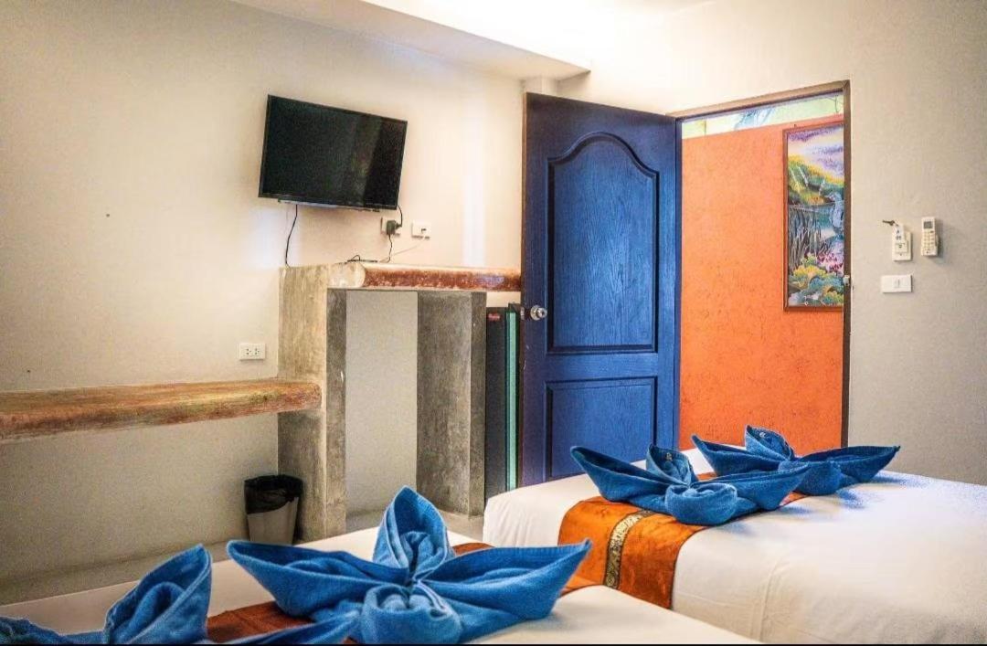 2 Hotel