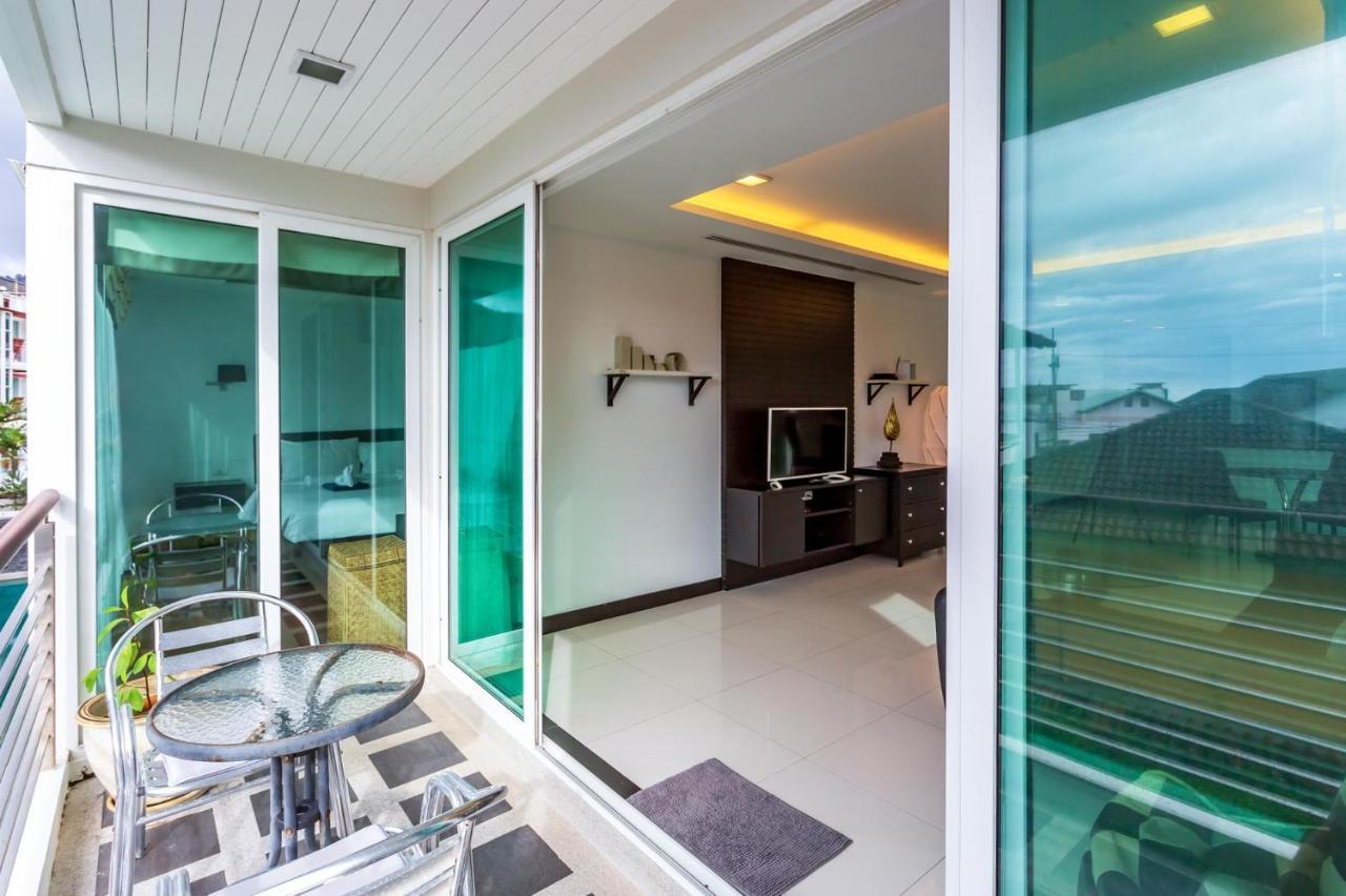 The Palms, 100 Meters To