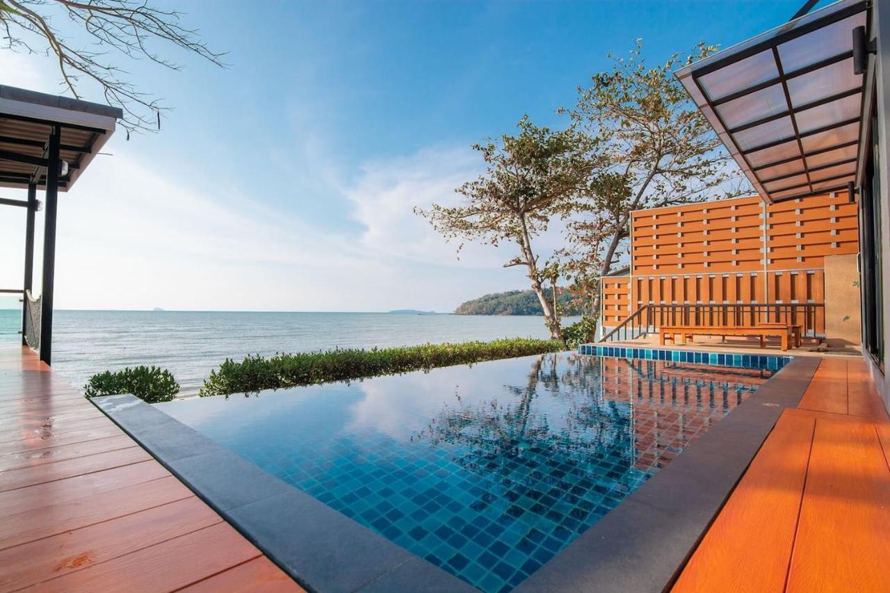 Koh Sirey Beachfront Pool *