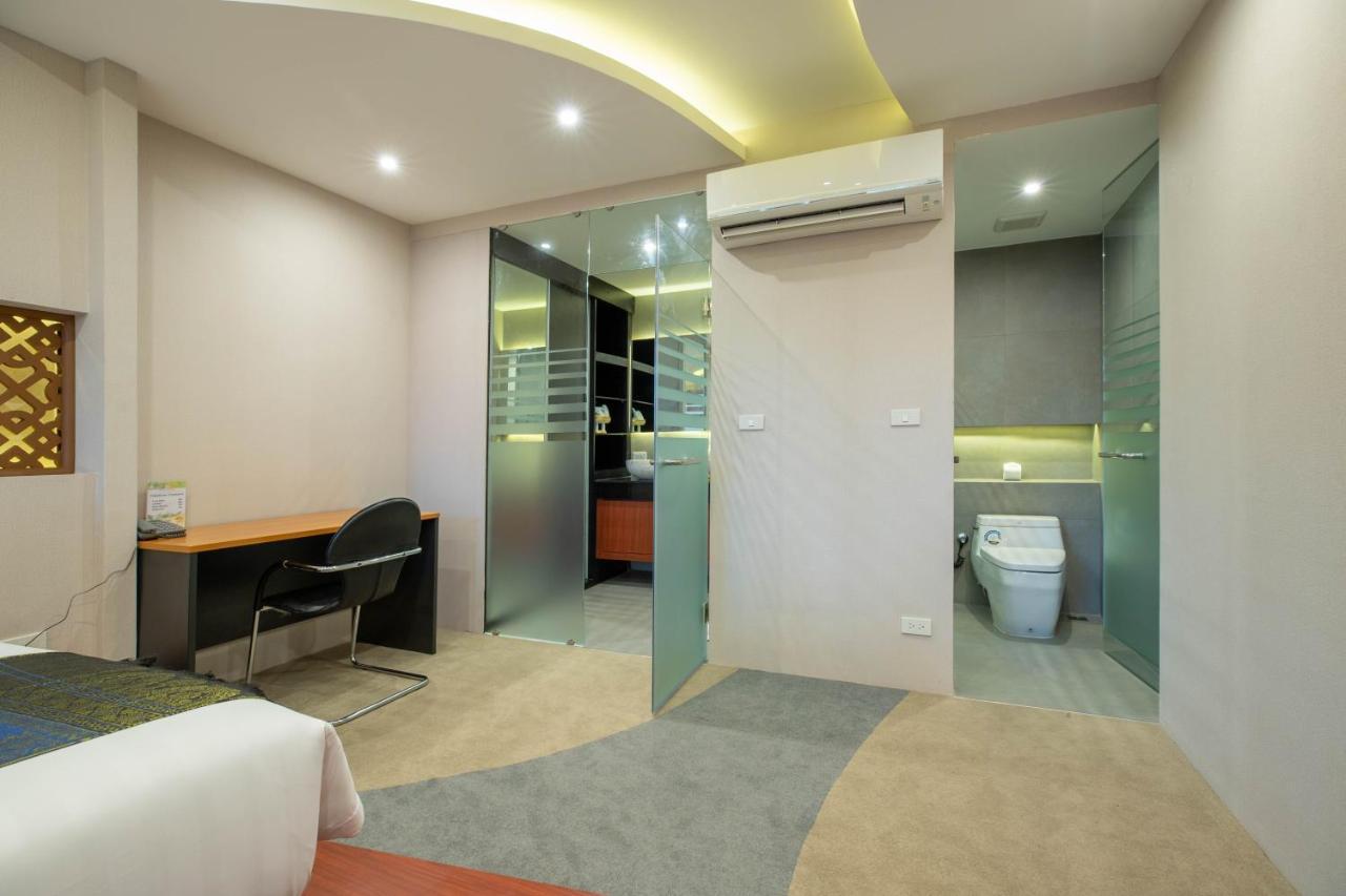 Royal Phawadee Village - 2 Minutes Walk To The Hotel 4*