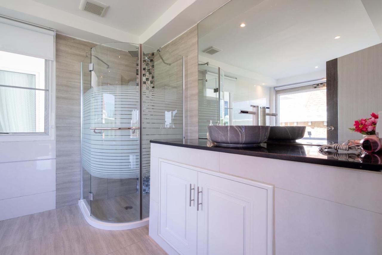 Luxury 8 Bedroom In Infinity Villa