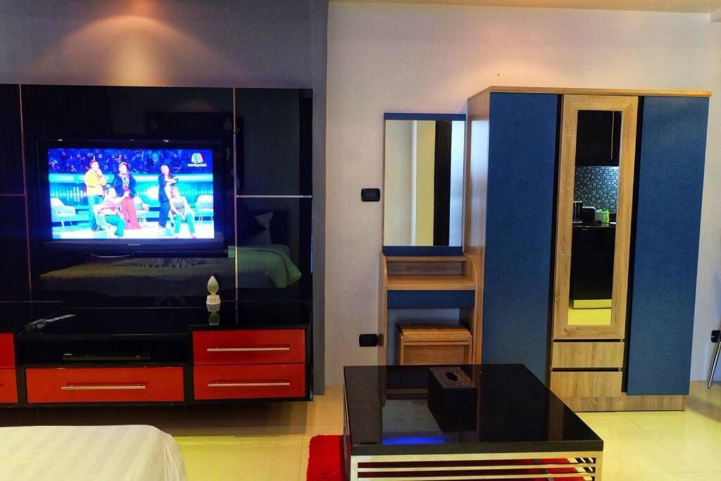 Bangla Road 2 Bedroom In Location Of * Patong