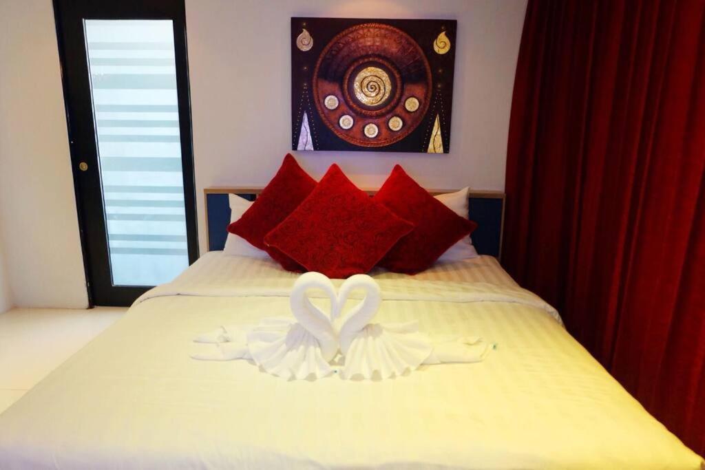 Bangla Road 2 Bedroom In Location Of *