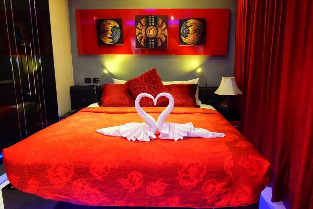Bangla Road 2 Bedroom In Location Of *