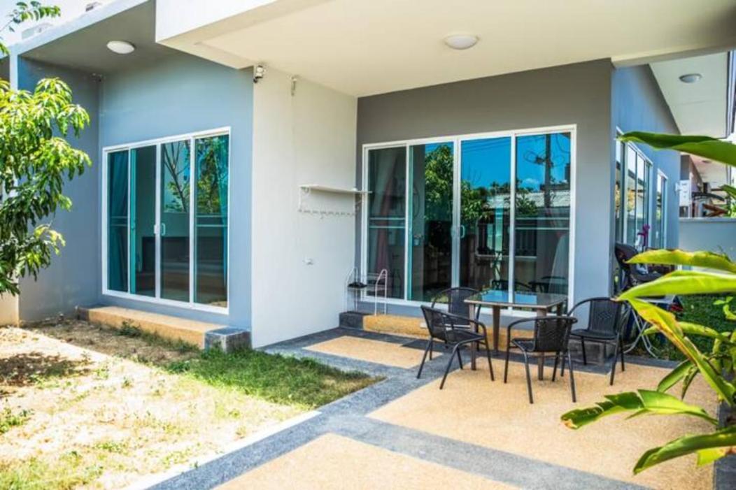 новый дом 106 м2, территория 160 м2 и своя парковка Holiday home