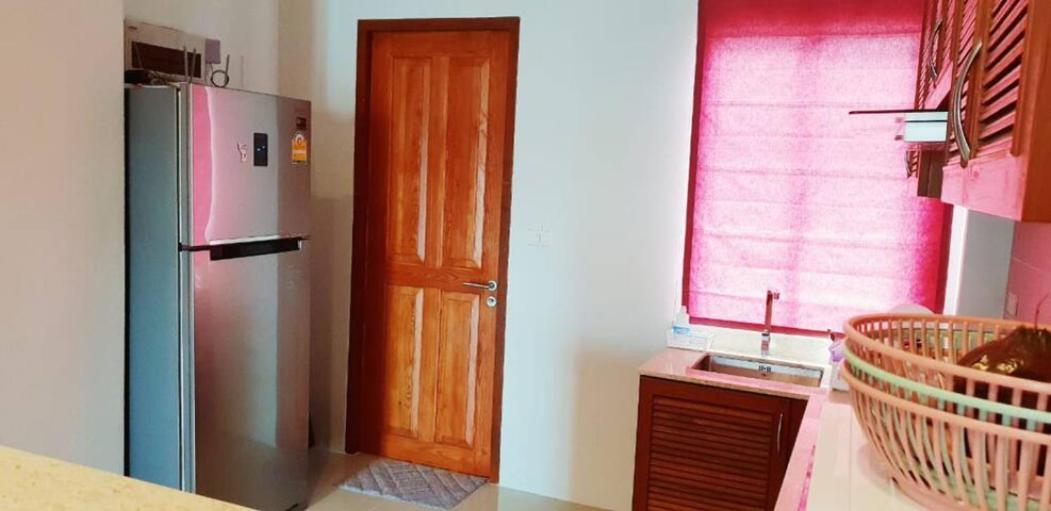 новый дом 106 м2, территория 160 м2 и своя парковка Holiday home