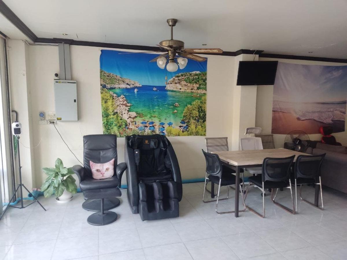 Holidays House 2*