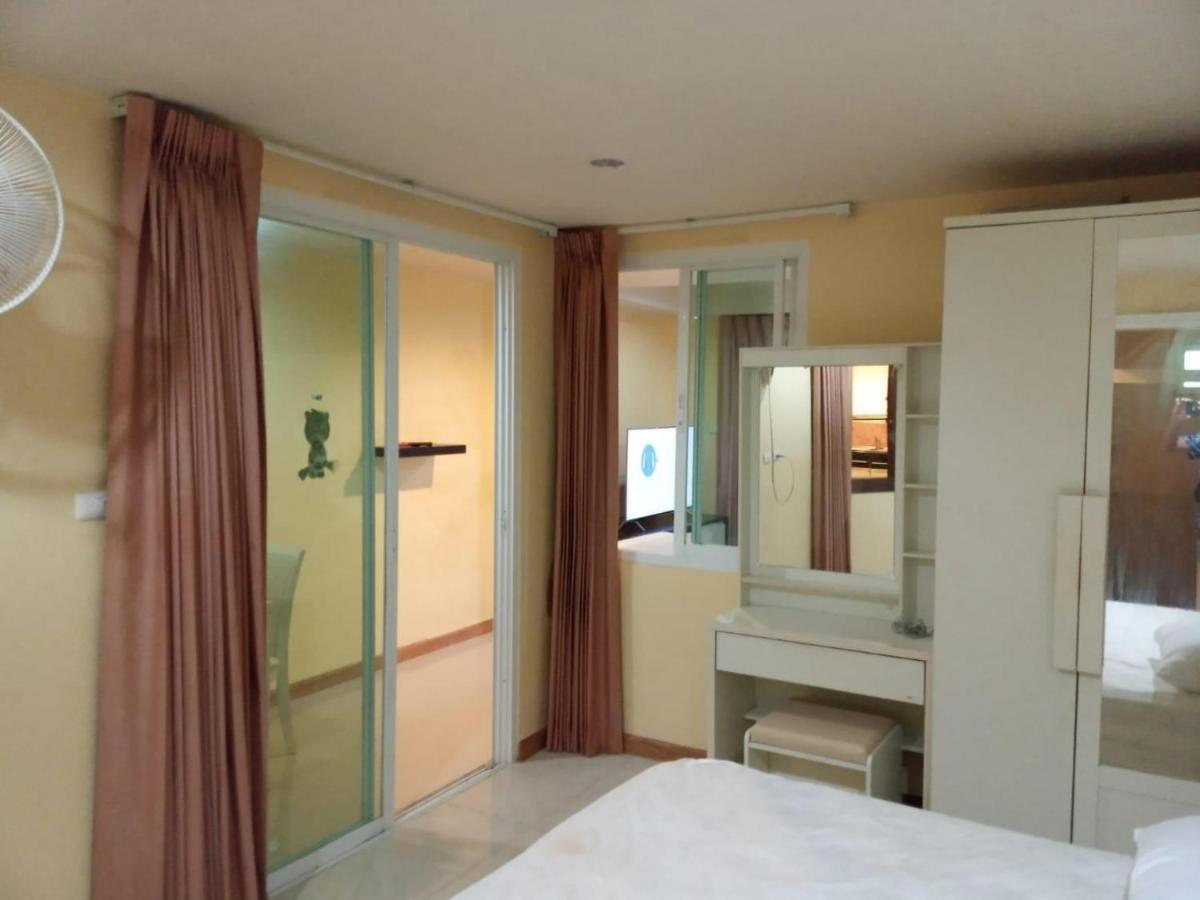 The Palm Breeze Phuket Apartment *
