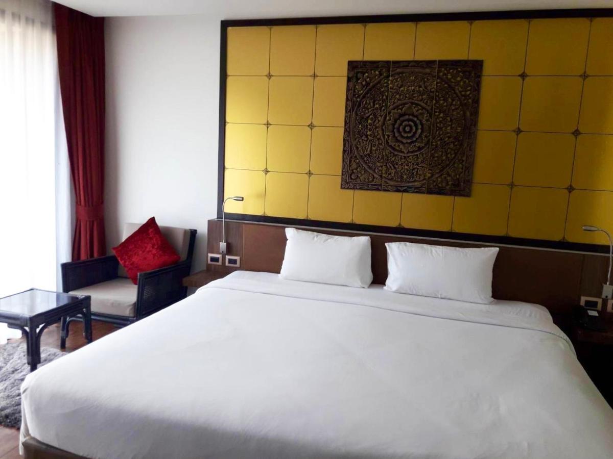 The Condotel 500 Maters To The *