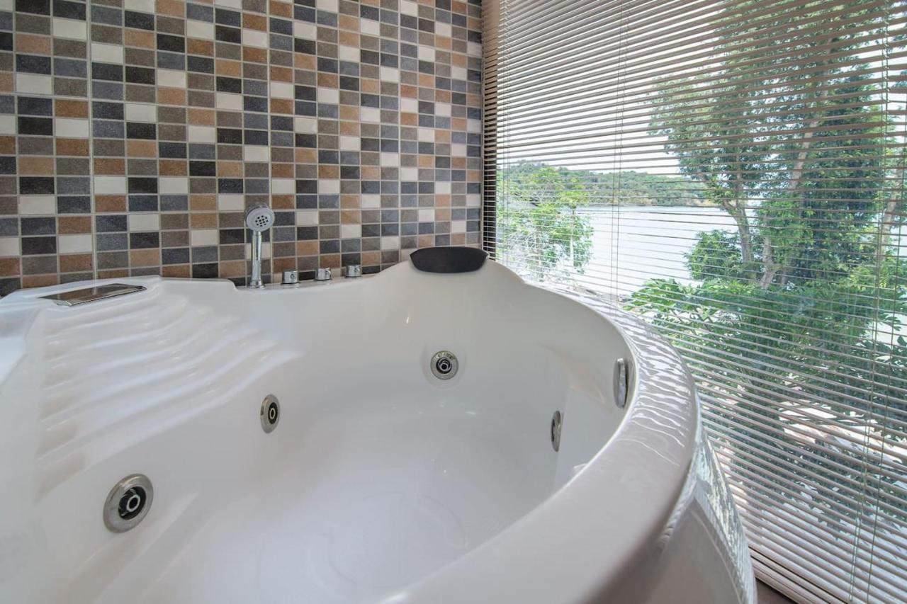 Koh Sirey Beachfront Pool - 2 Bedrooms House Pousada Phuket