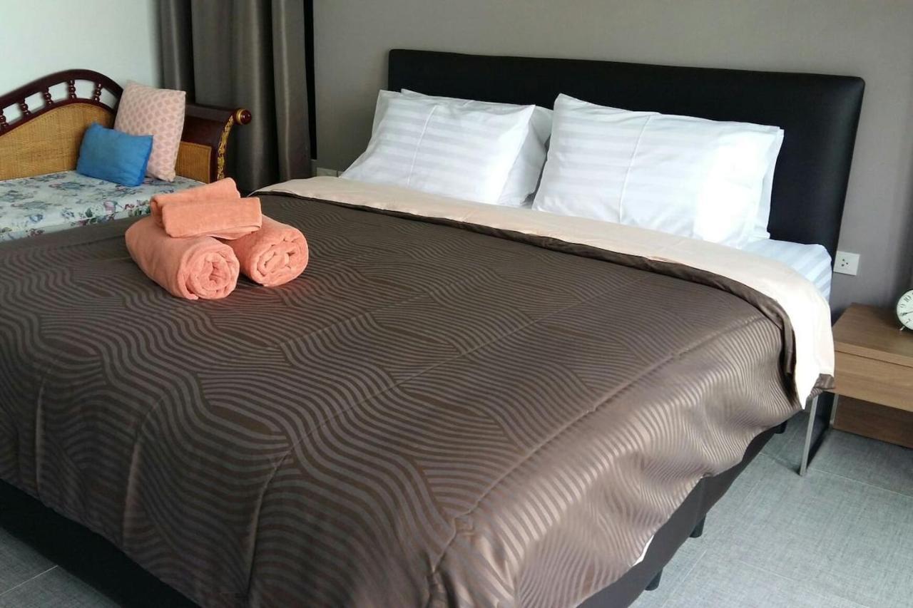 Koh Sirey Beachfront Pool - 2 Bedrooms House * Phuket