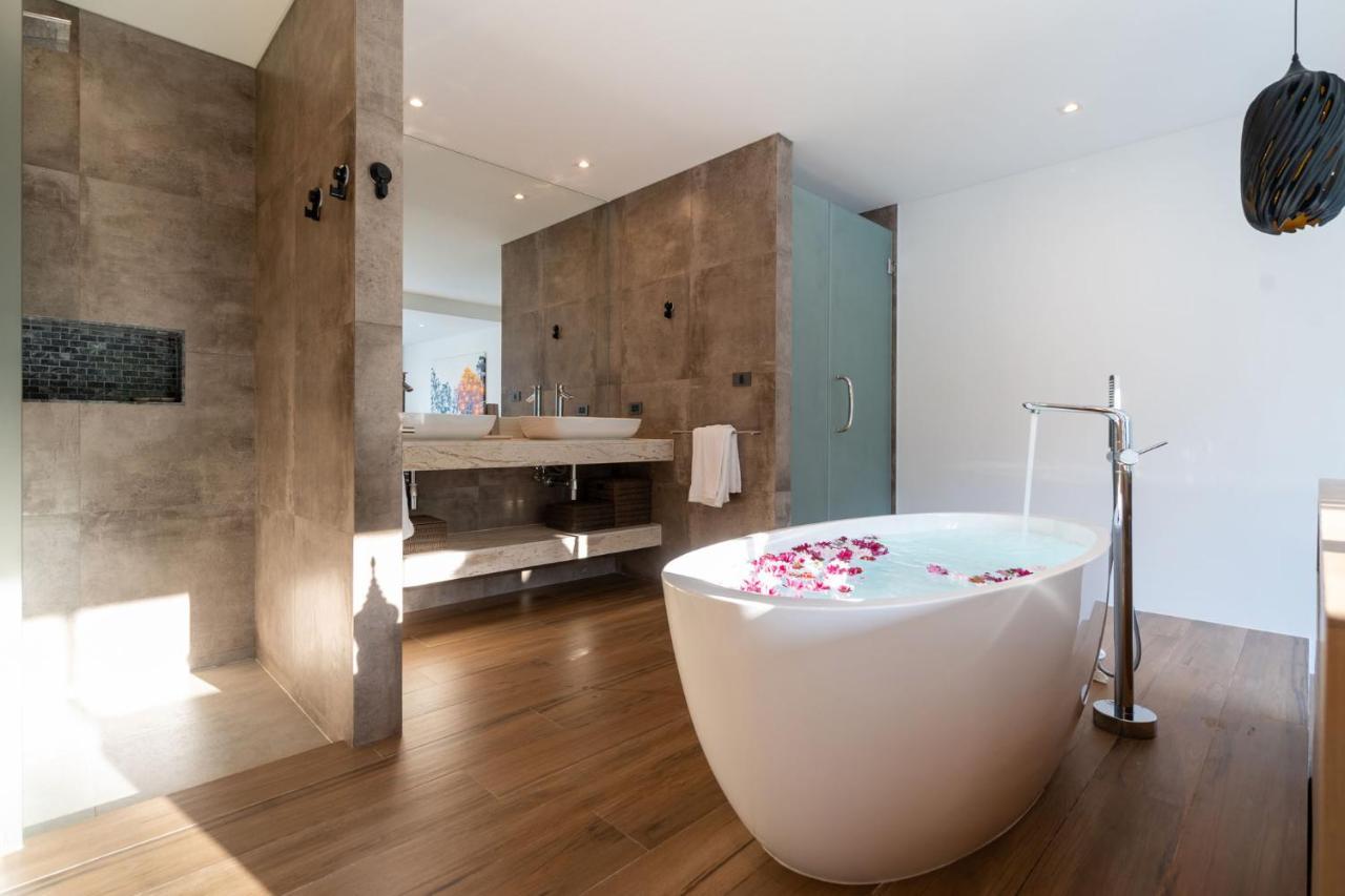 Labriz Ocean - Tropical Modern Living Villa *