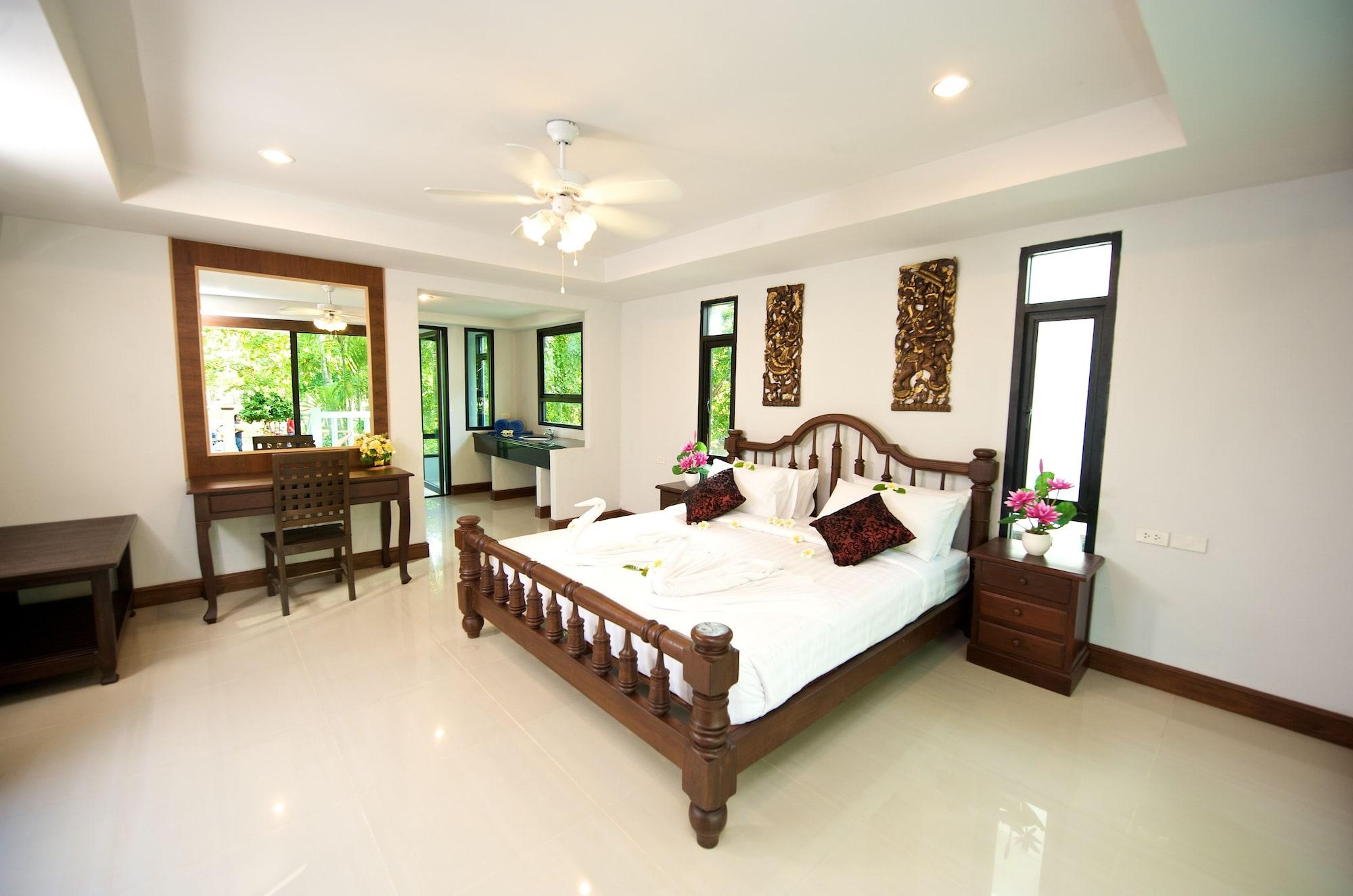 Racha Island Hotel 3*