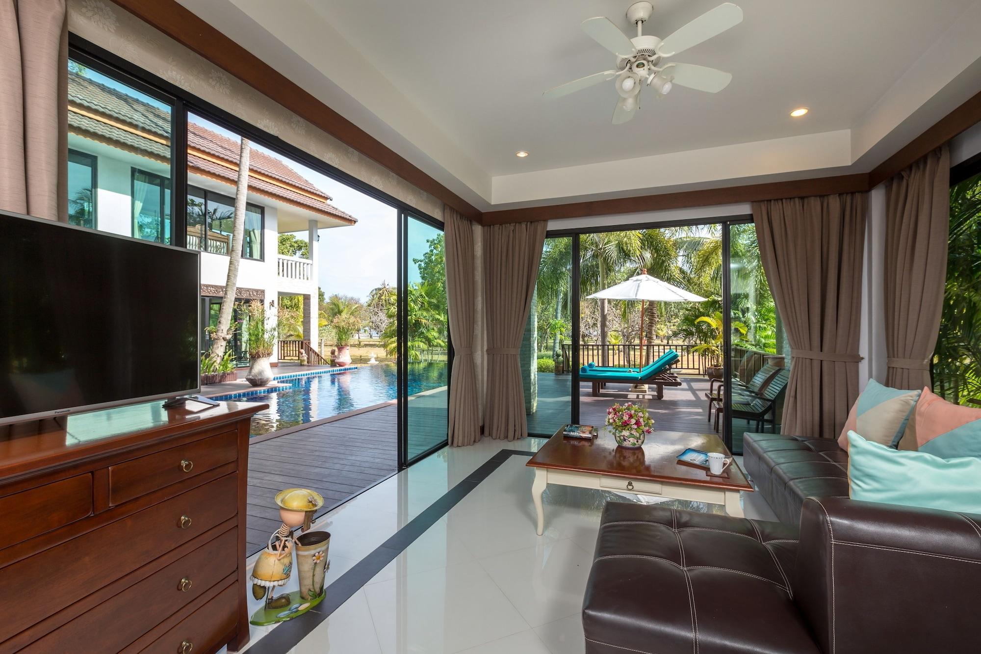 Racha Island Hotel 3*