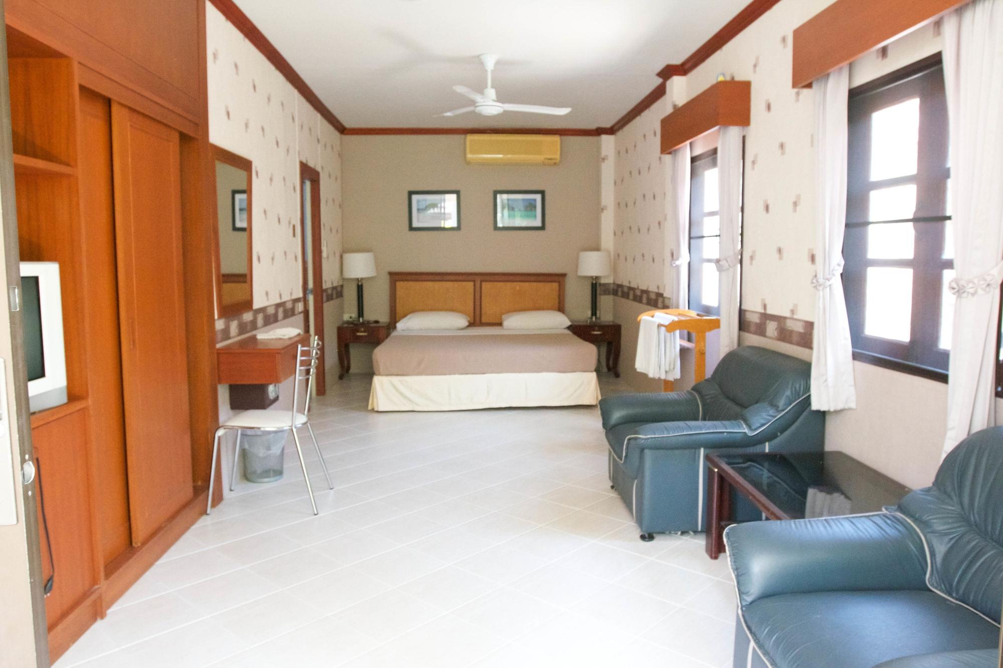Garden Hotel 3*