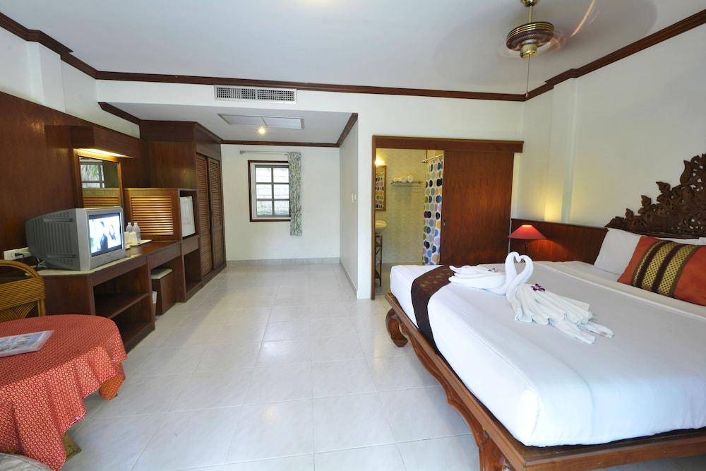 Palace - Sha Extra 3*