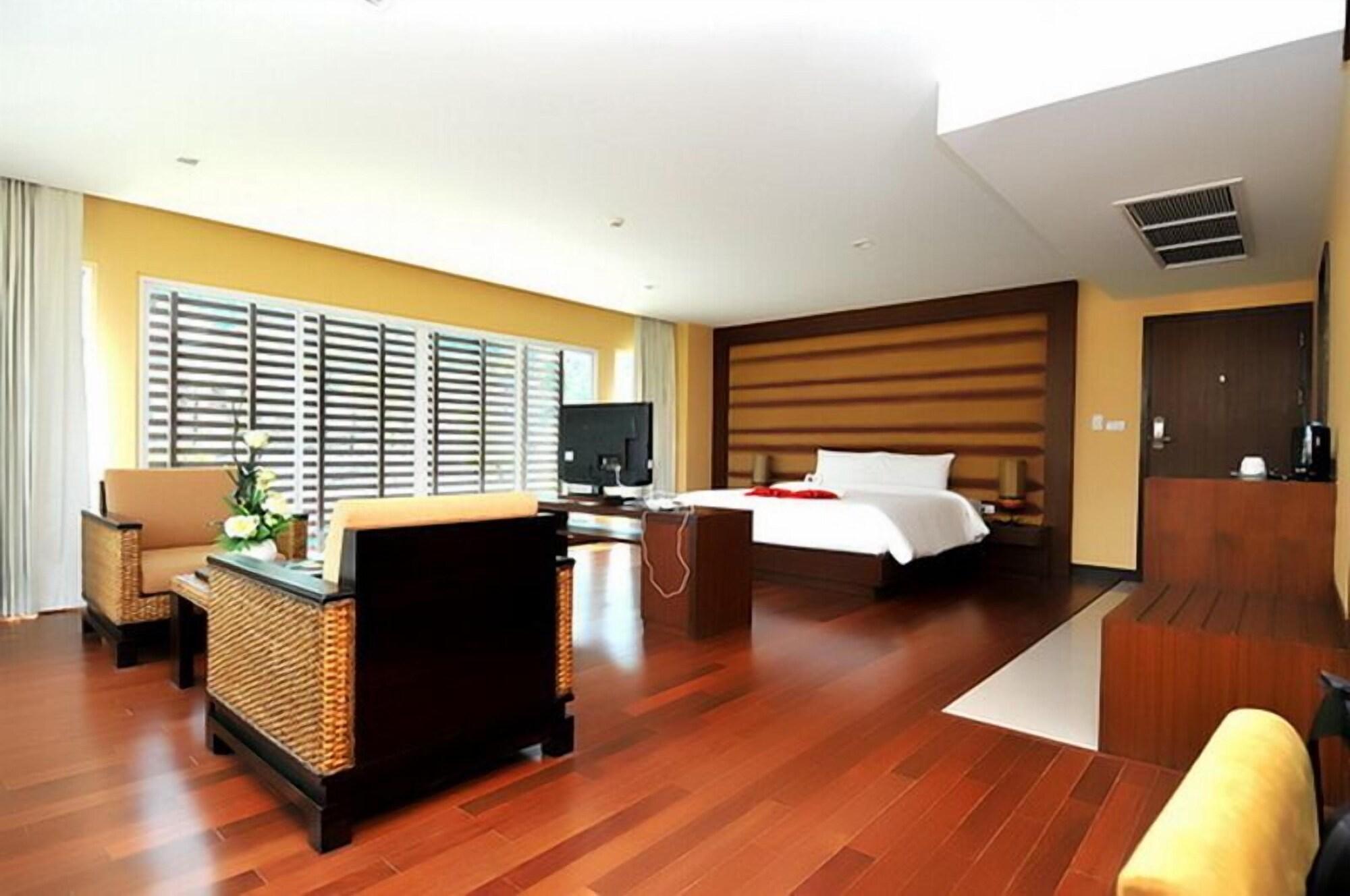 Hotel The Kris Patong