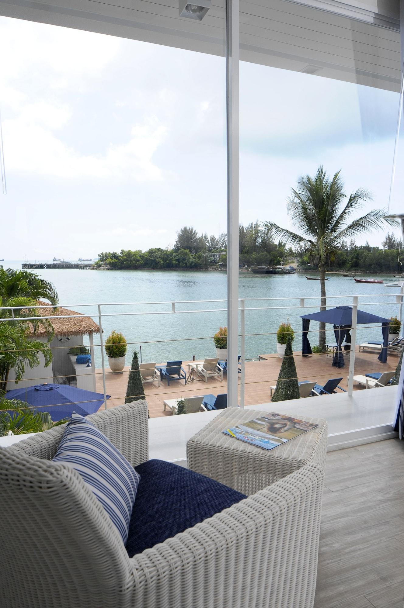 Hotel Phuket Boat Quay 4*