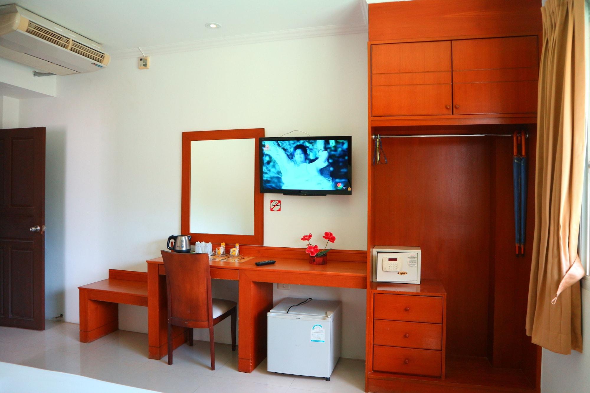 Sukcheewa Phuket 3*