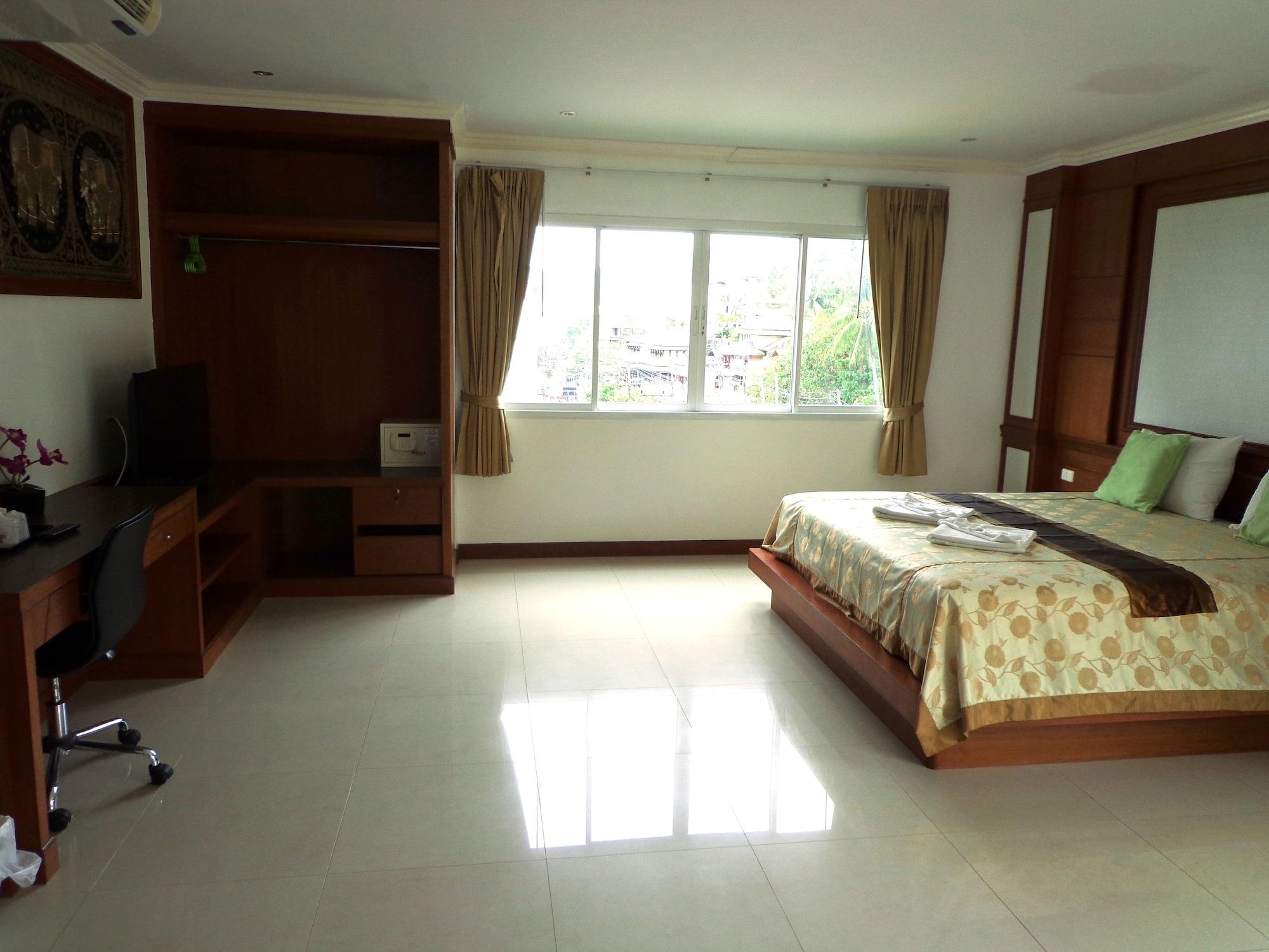 Sukcheewa Phuket 3*