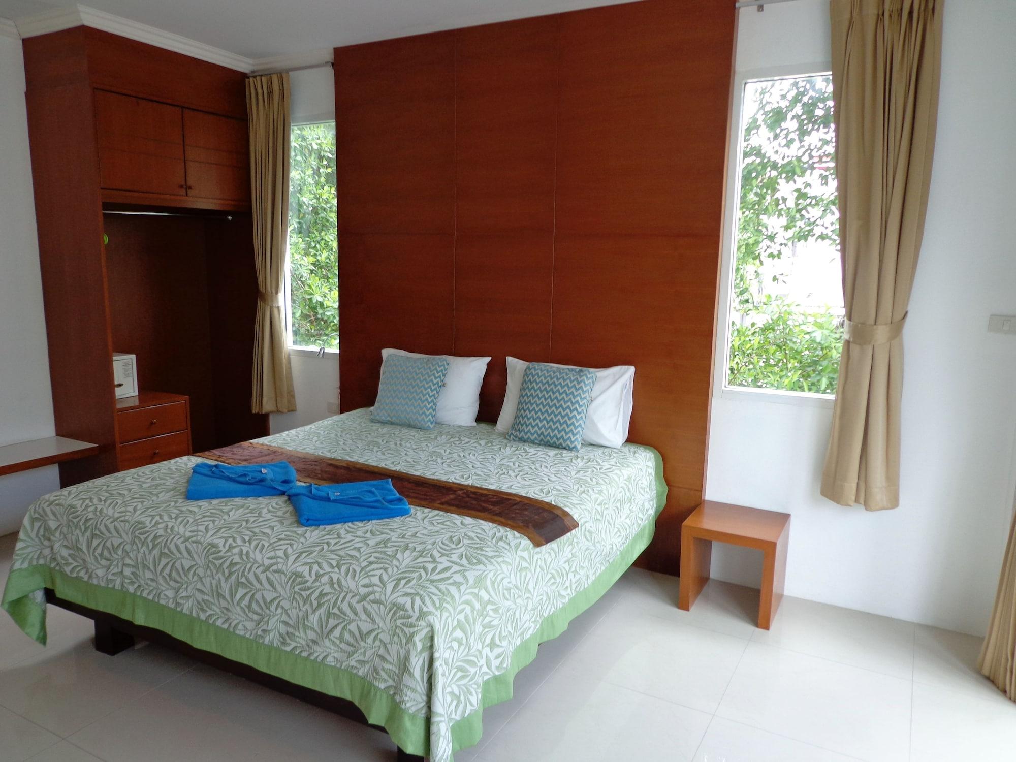 Sukcheewa Phuket 3*