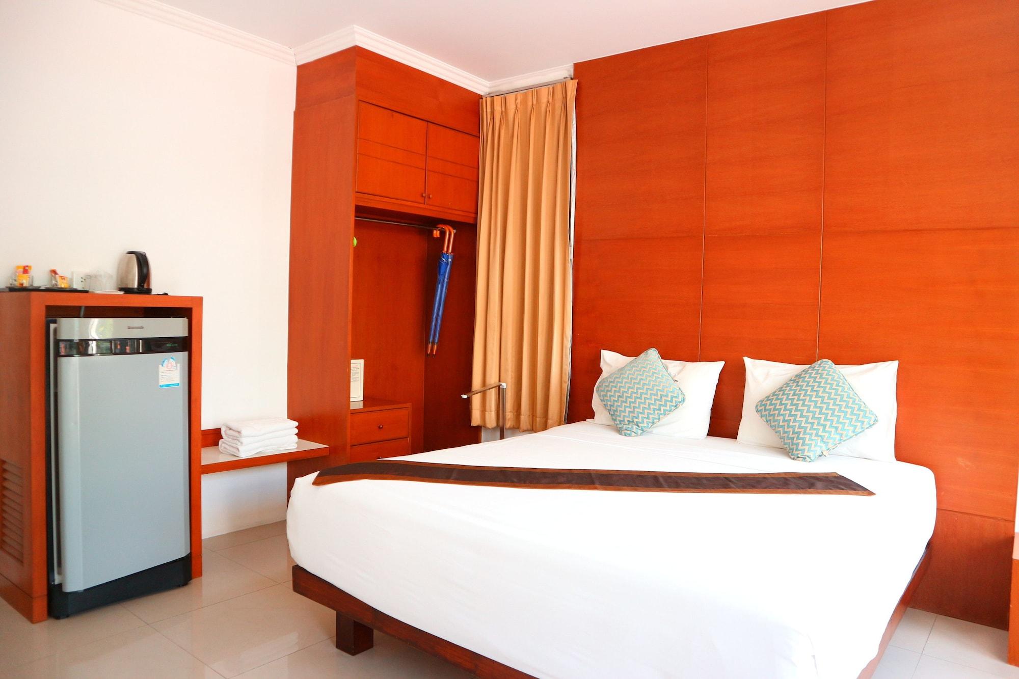 Sukcheewa Phuket 3*