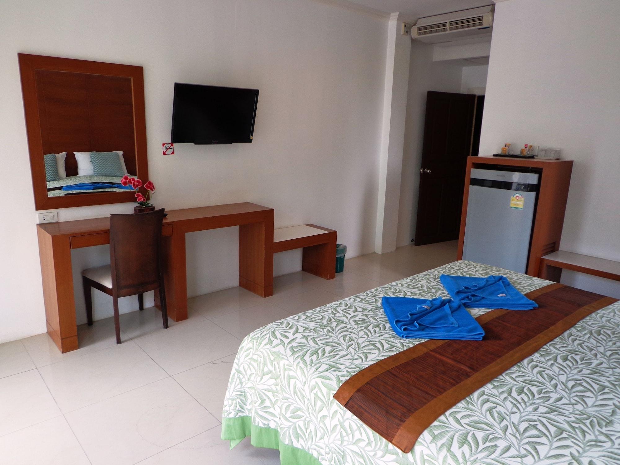 Sukcheewa Phuket Hotel 3*
