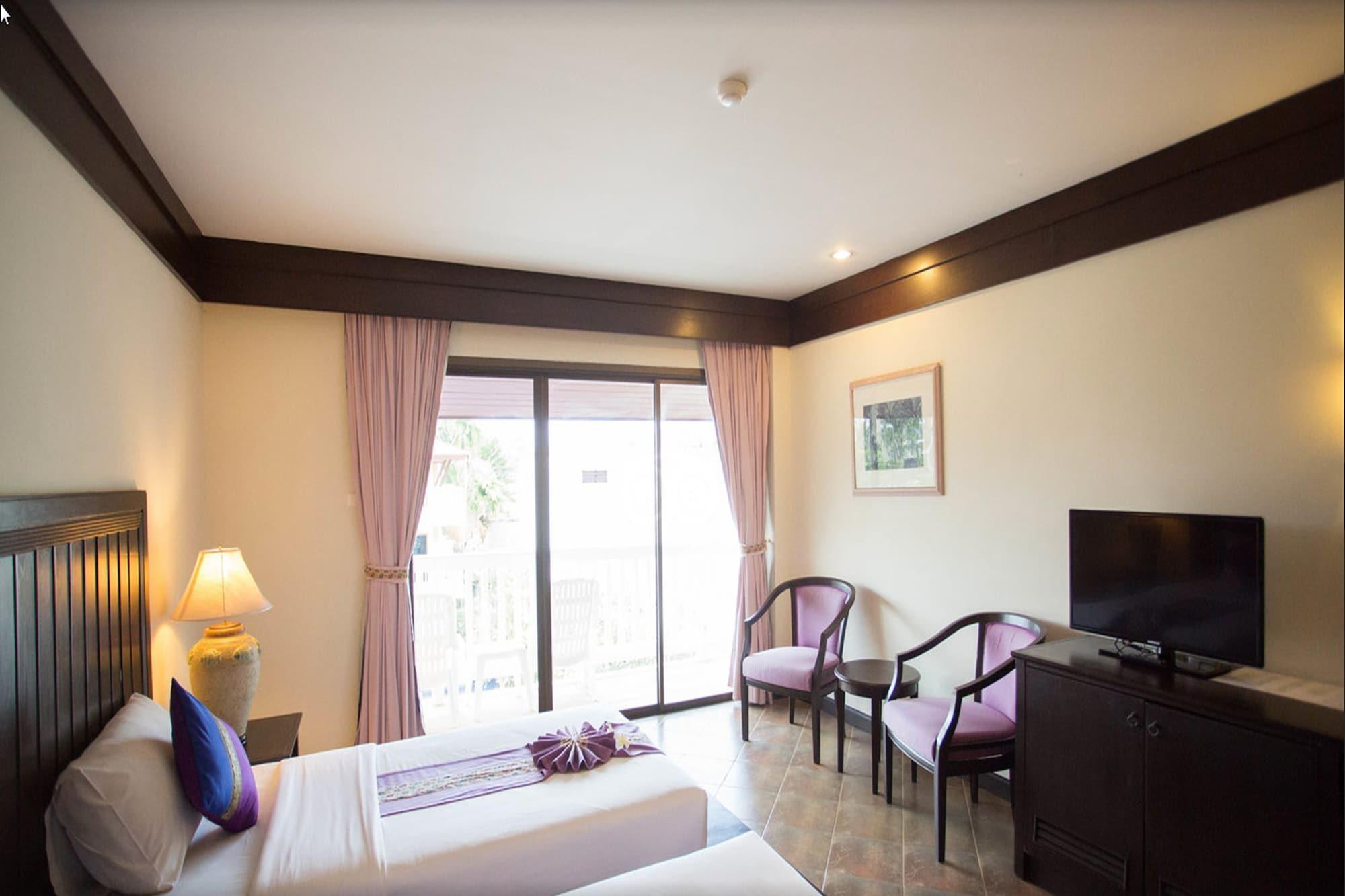 Poolside Sha Extra Resort 3*