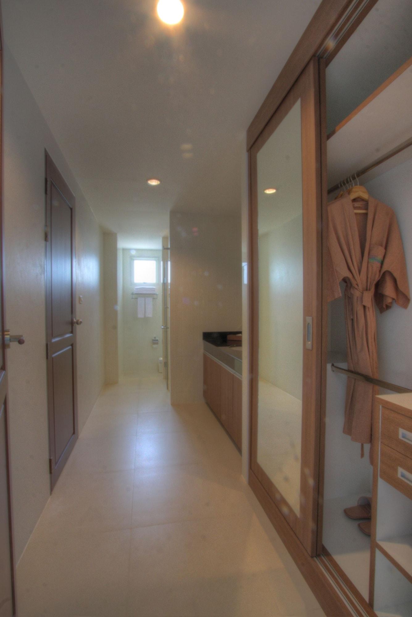Bangtao Tropical And Resort 4*