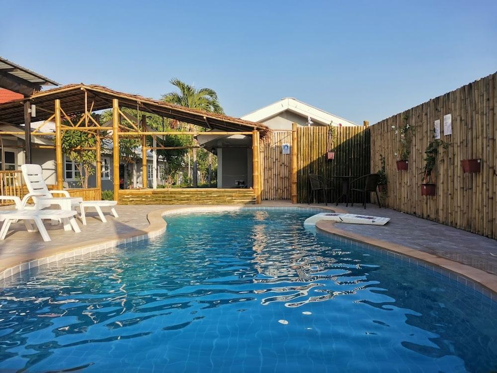 1715 House - White Rhino Tempat peranginan