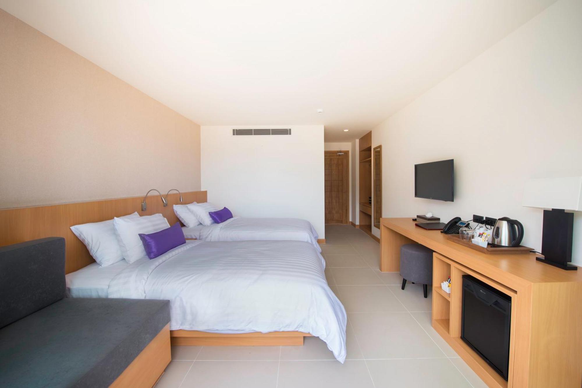 Hotel The Lunar Patong