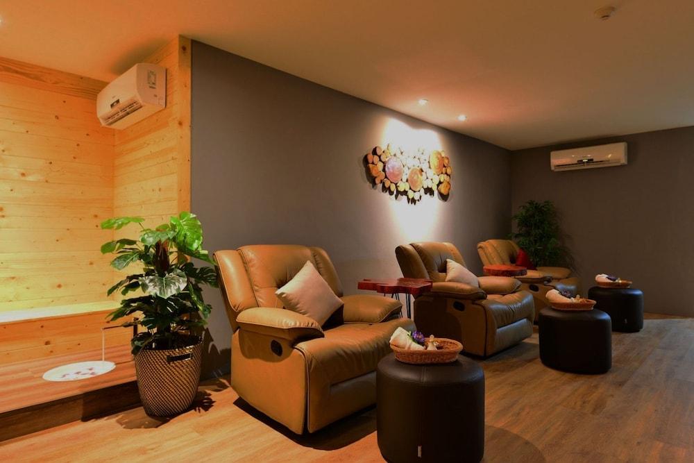 Le Hotel