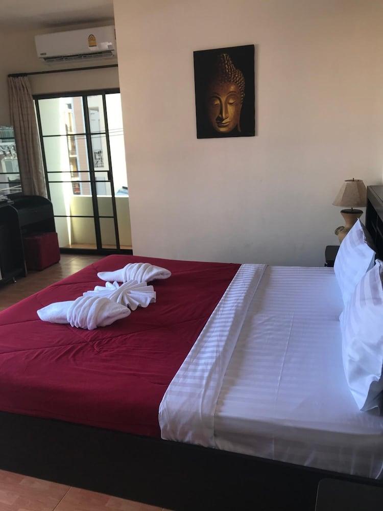 Mango Hotel