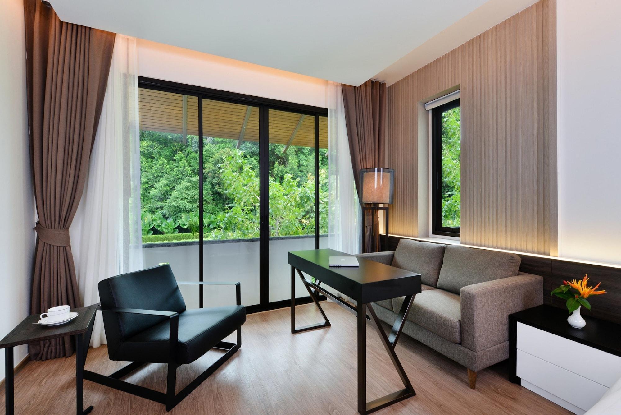 Hotel Tinidee Golf Phuket - Sha Extra 4*