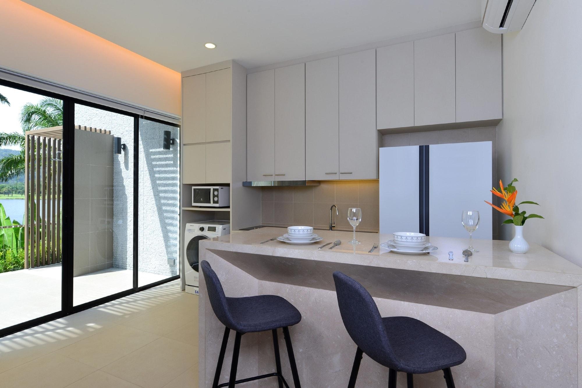 Tinidee Golf Phuket - Sha Extra Hotel 4*