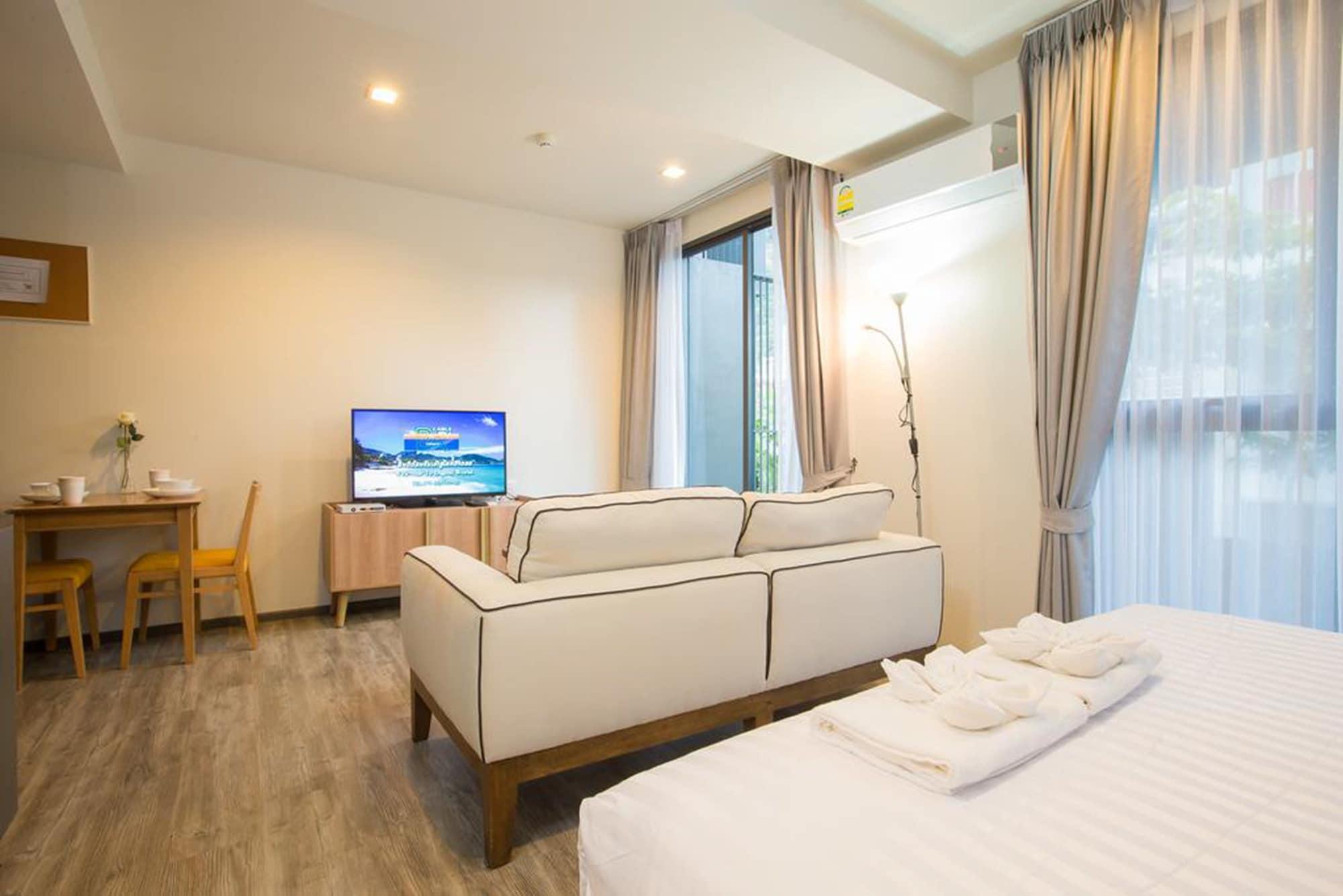The Deck By Vip Patong