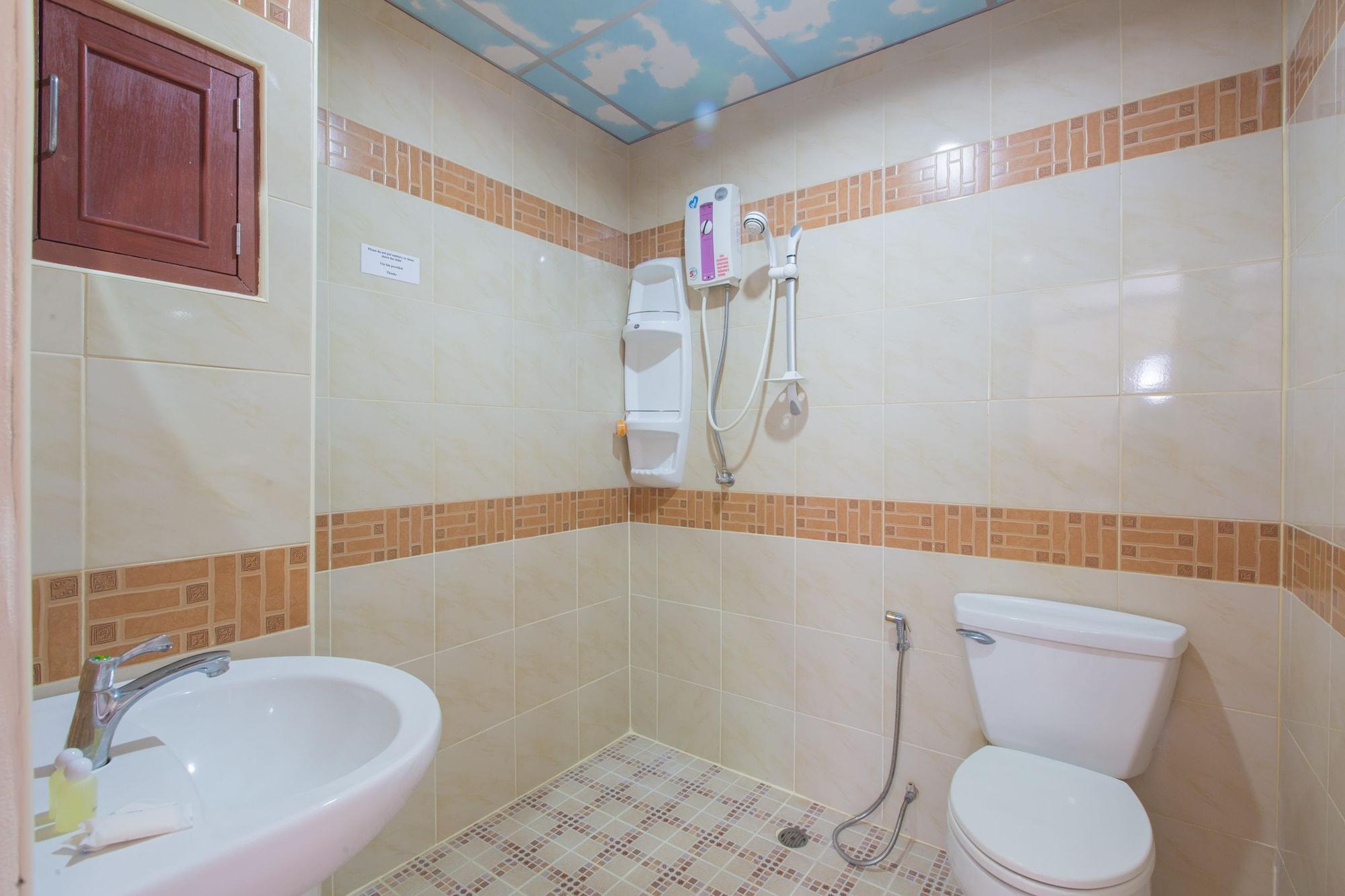 Rai Rom Yen Sha Apartment
