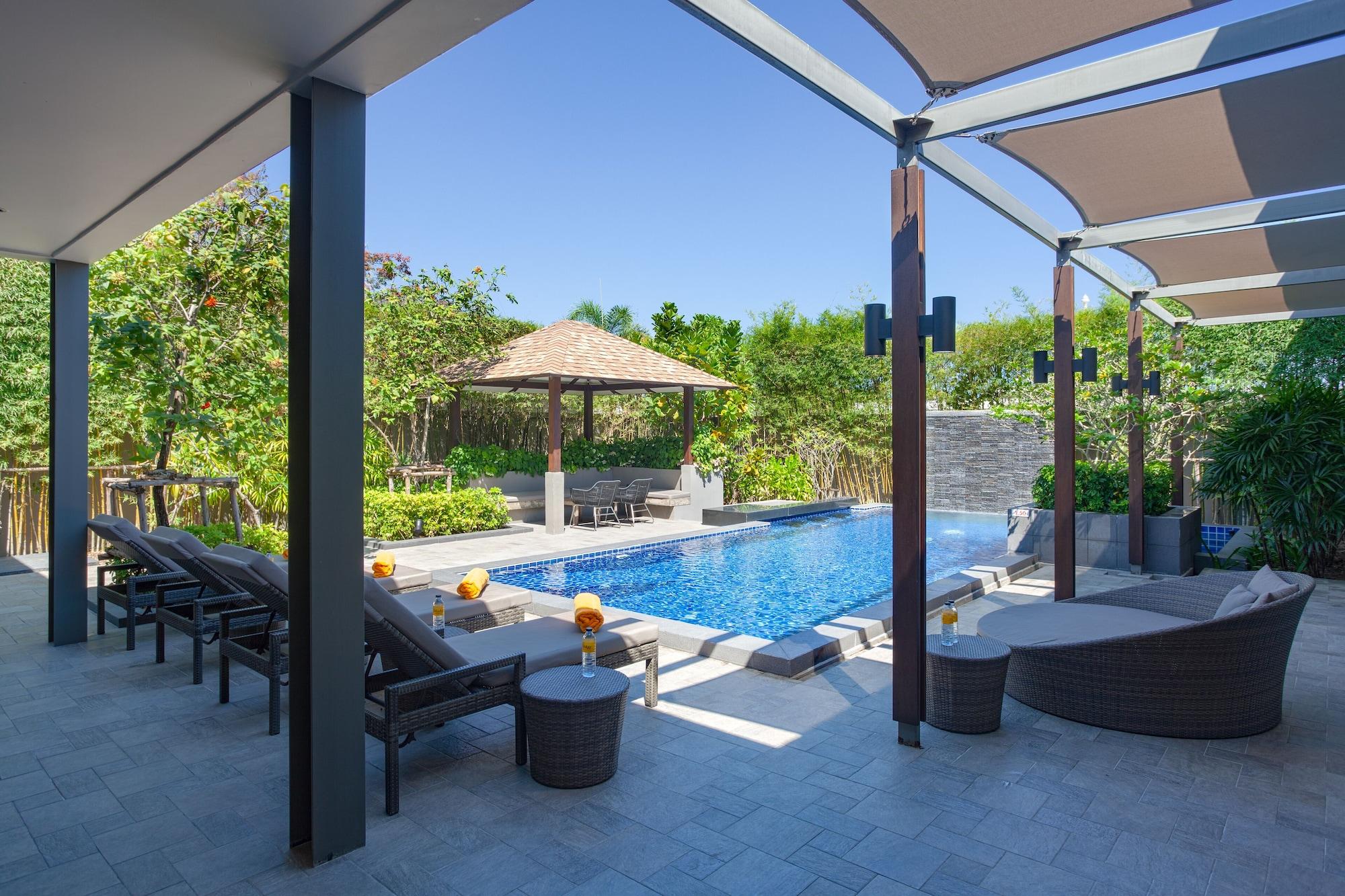 Casabay Luxury Pool By