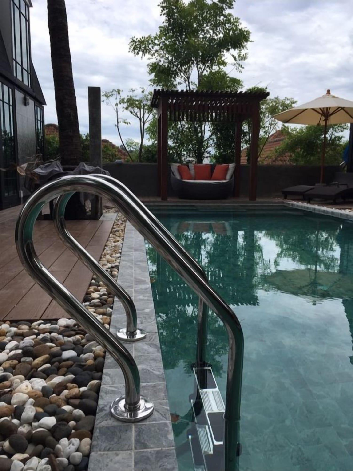 Bukit Pool - Sha Extra