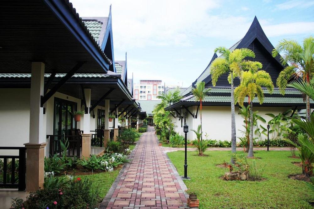 Airport Phuket Resort 4*