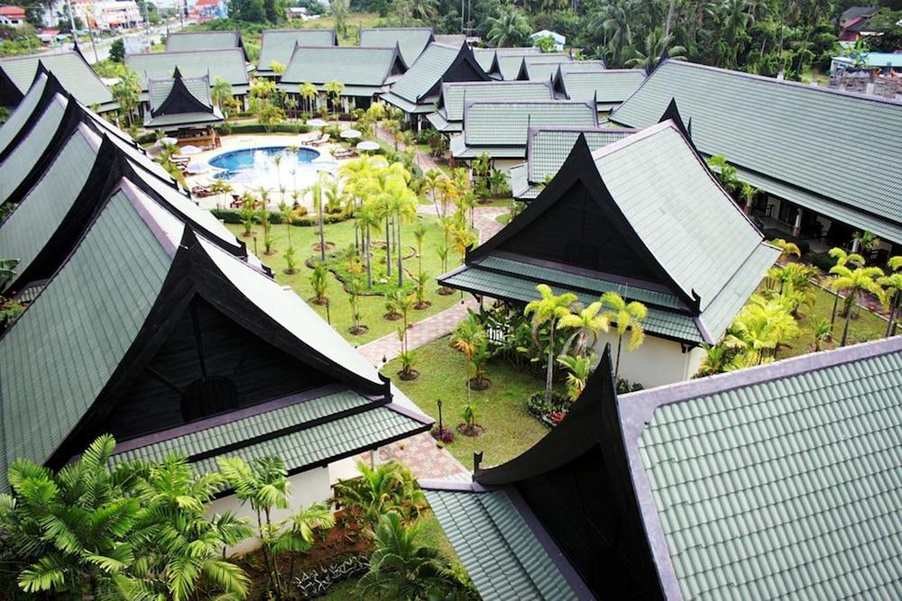 Airport Phuket Resort Nai Yang Beach