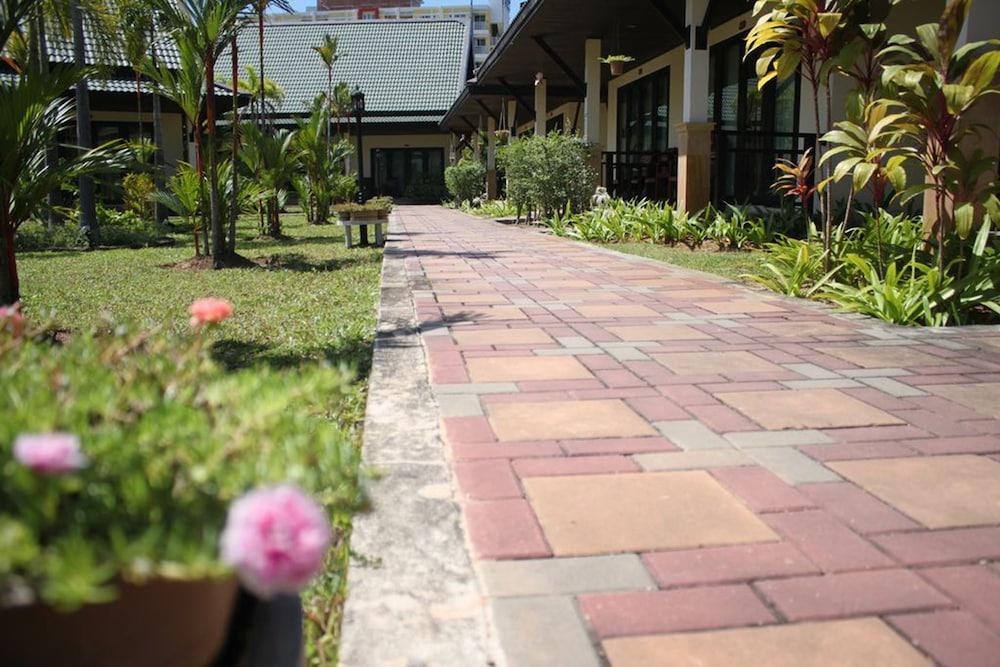 Resort Airport Phuket Nai Yang Beach
