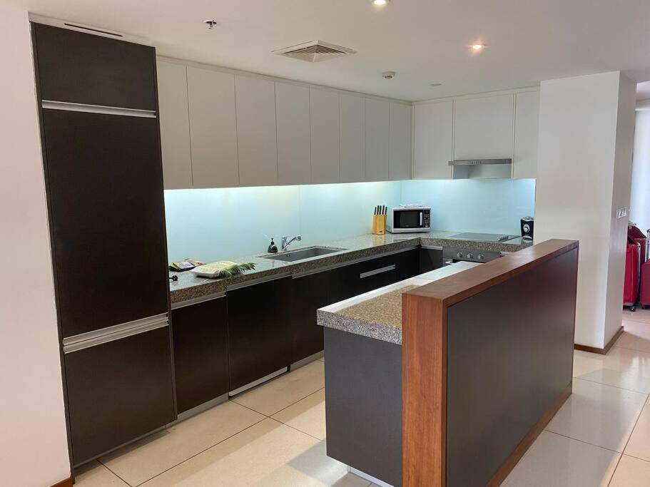 Beachfront 2 Bedroom Luxury Chava Praia de Surin